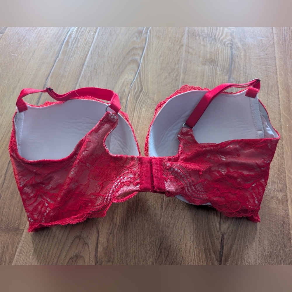 Elegant Red‎ Lace Victoria Secret Bra - Picture 3 of 3